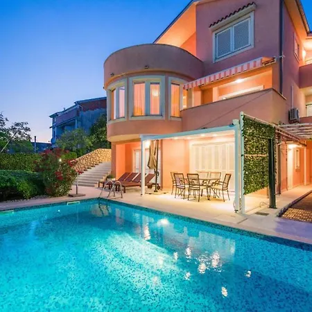 Novi By Guide Novi Vinodolski