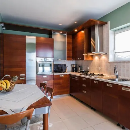 Villa Novi By Guide
